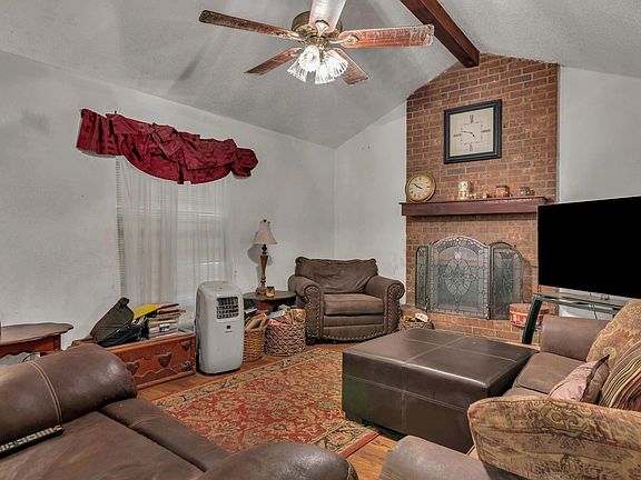 4th image of 2083 Sandpiper Rd