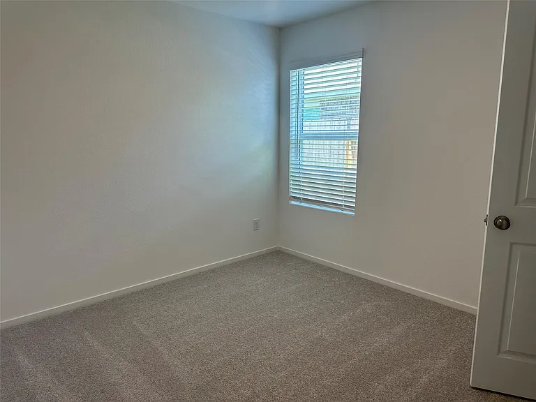 31415 Pratola Serra Cir — Photo 12