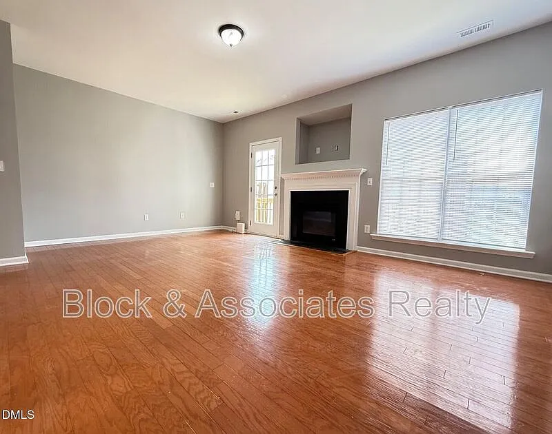 Bedford at Falls River — Photo 4