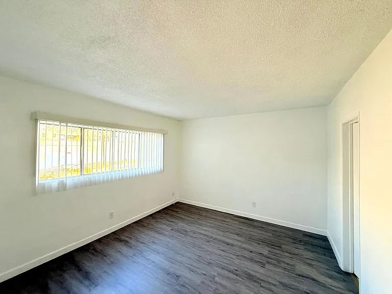 1426 South Point View St. — Photo 22