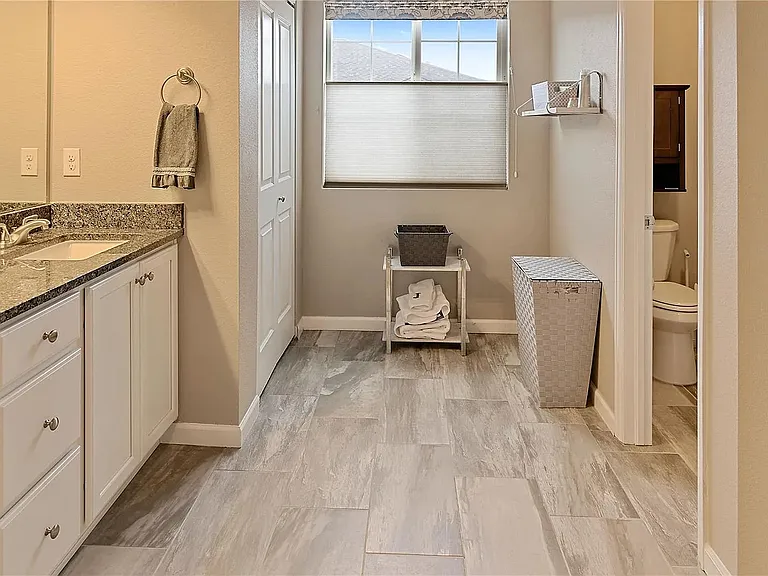 576 E Dry Creek Pl — Photo 15
