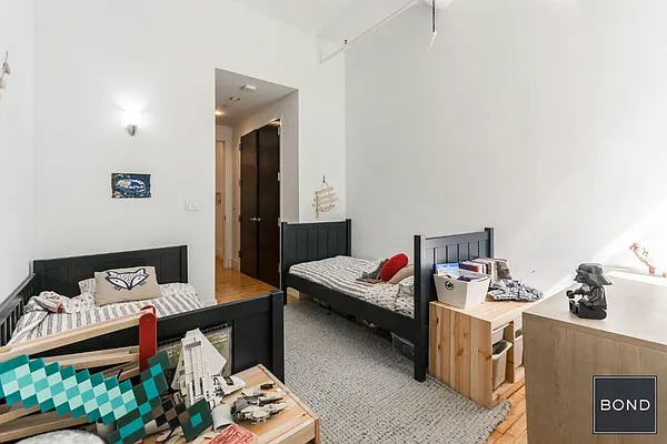 Rented by Bond New York | media 30