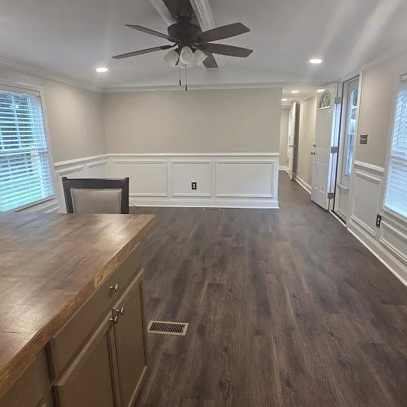 2095 N Kings Hwy — Photo 10