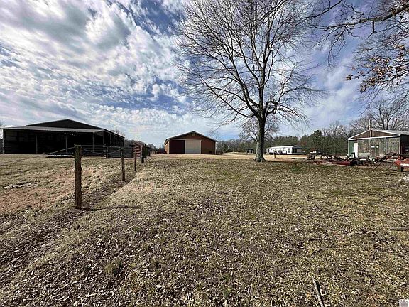 4th image of 1069 Housman Rd