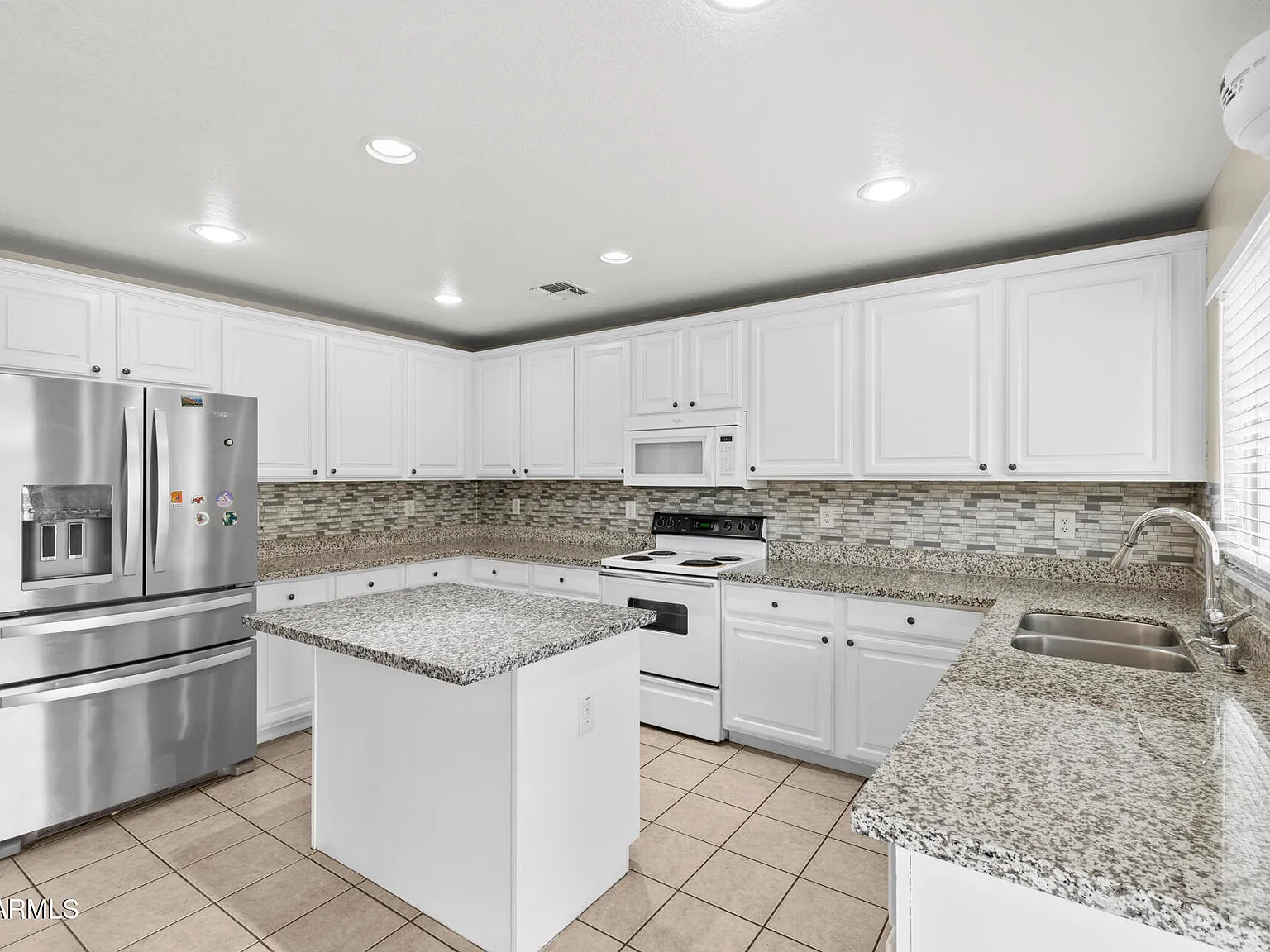 5 bed, 3.0 bath, 2561 sqft, $2,100 — Photo 4