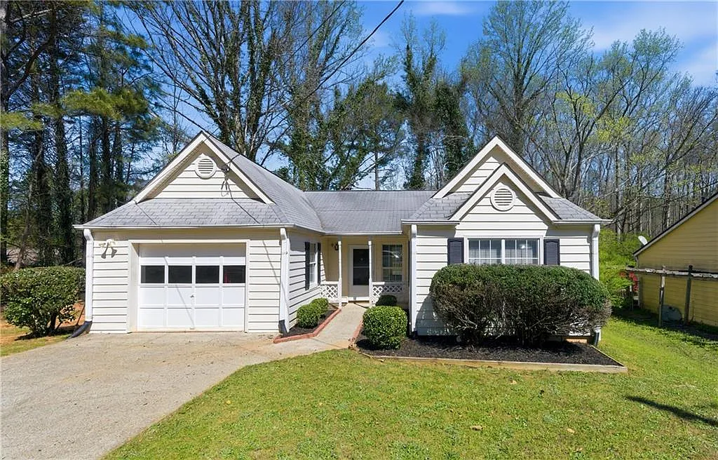 3 bed, 2.0 bath, 1258 sqft, $2,095 — Photo 3