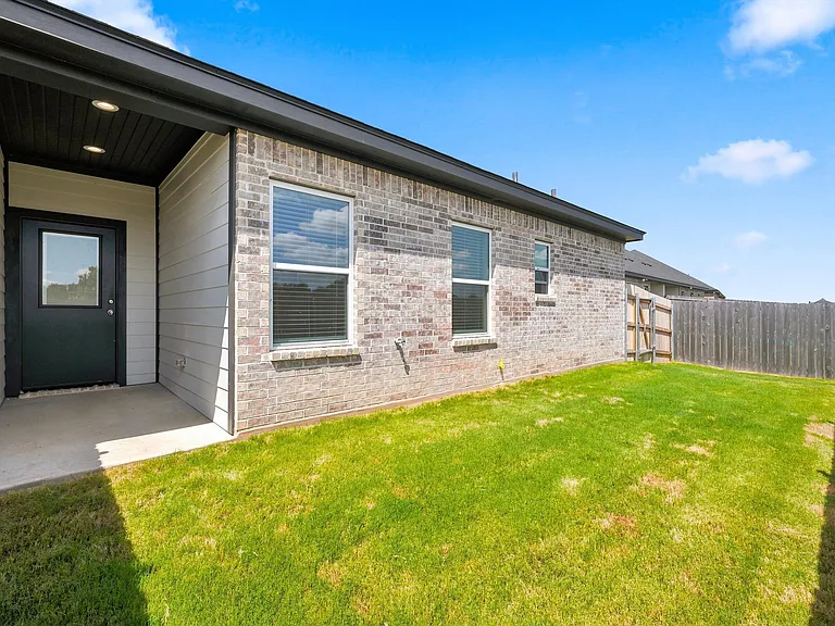 2416 Sloan Cir #B — Photo 14
