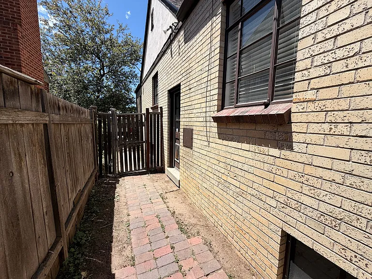340 S Franklin St — Photo 30