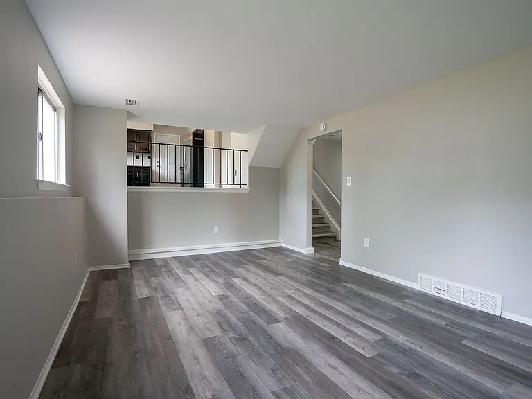 15841 Dort St — Photo 20