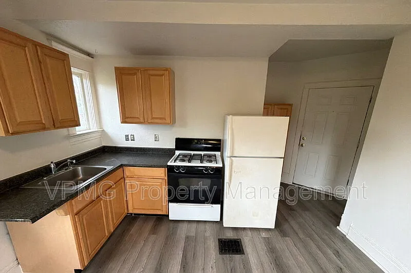 1 bed, 1.0 bath, $1,175 — Photo 2