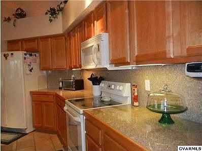 3rd image of 1522 W Placita Lluvia De Oro