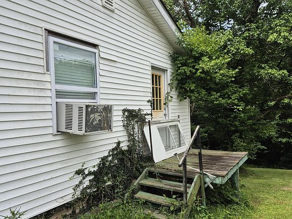3rd image of 211 Treadway Dr