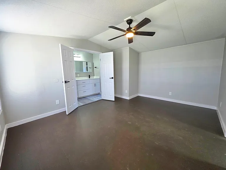 312 Paddock St #1 — Photo 8