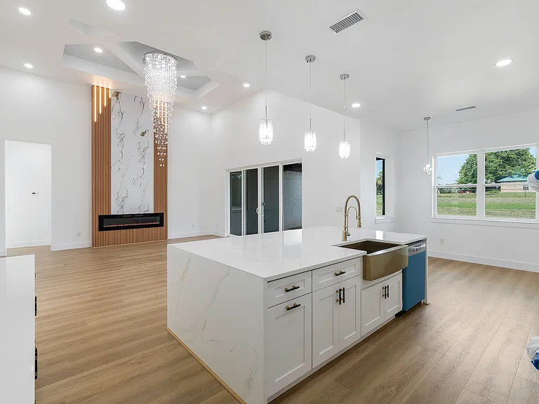 1001 Henry Way — Photo 9