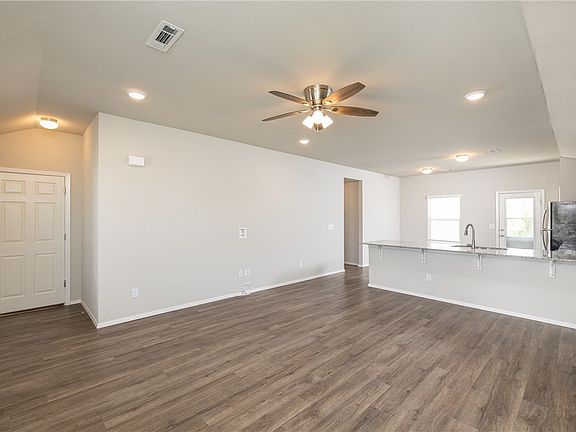 5th image of 899 E Sparrow Cir