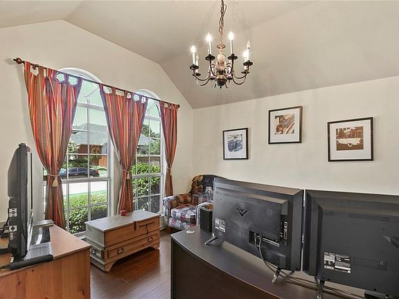 4th image of 2341 Pheasant Dr