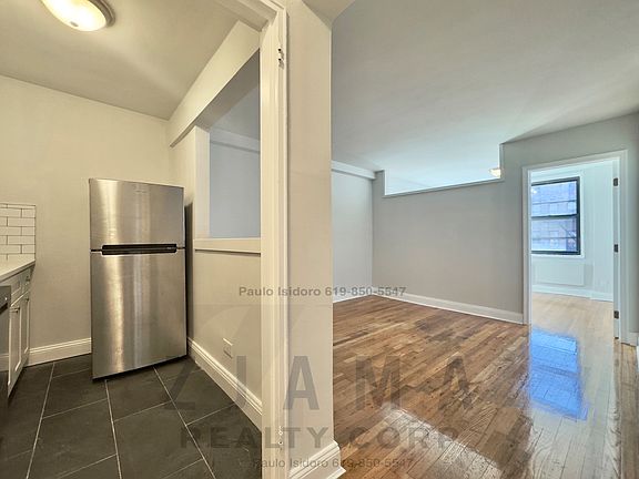 5th image of 200 E 17th St APT 5E