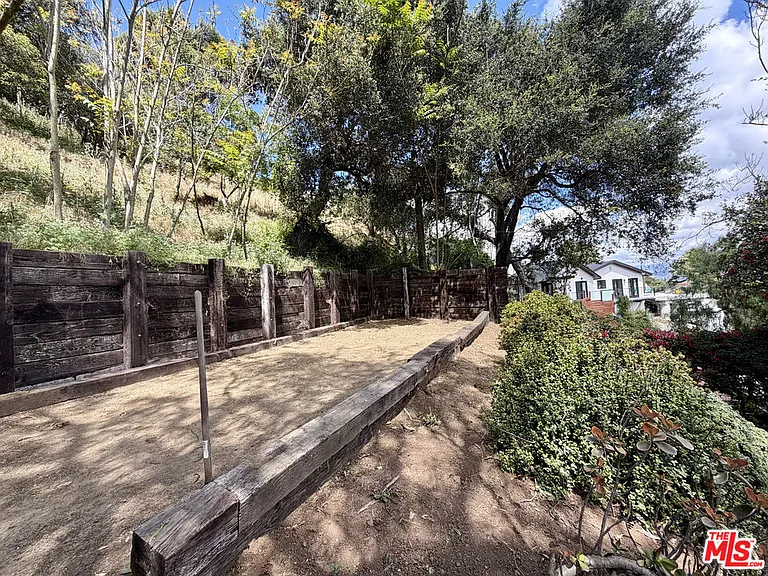 6871 Pacific View Dr — Photo 25