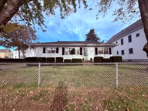112 Fisher St, Lowell, MA 01850