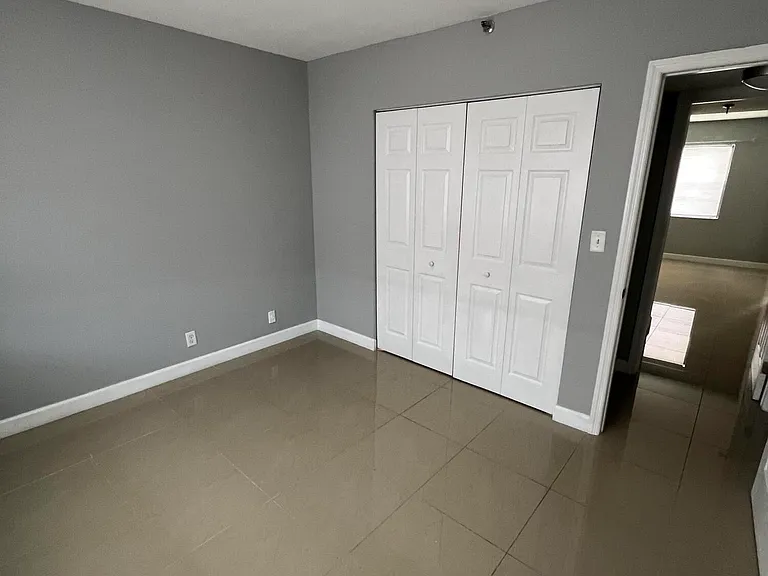 9235 SW 8th St #503 — Photo 6