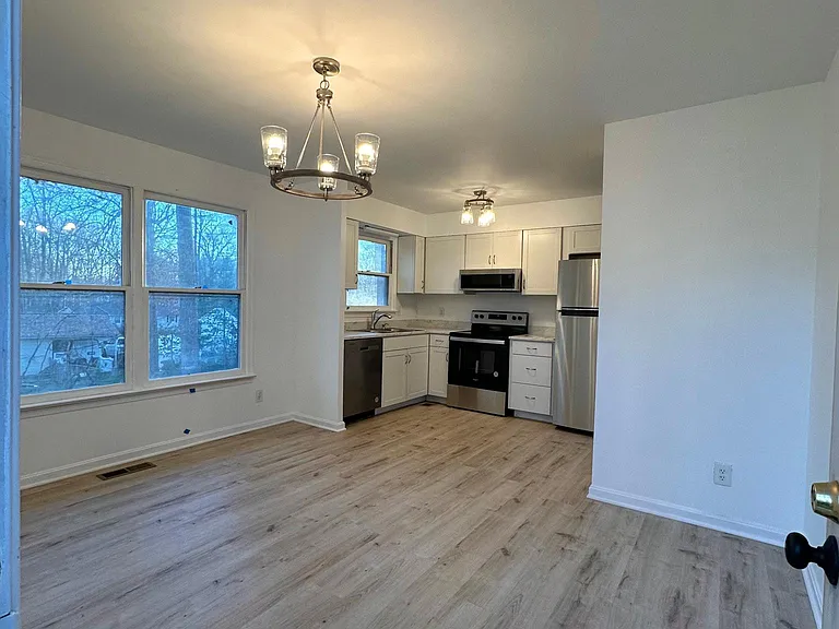 104 Durham Dr — Photo 8