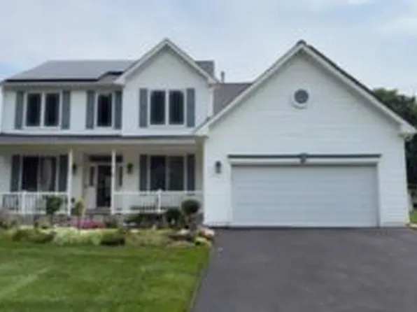 28 Pemberton Ln, East Windsor, NJ 08520