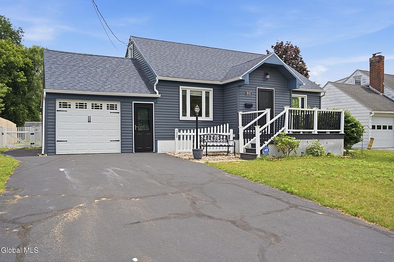 2nd image of 1022 Riggi Avenue