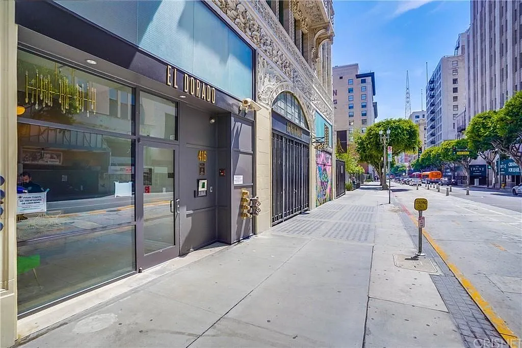 1 bed, 840 sqft, $2,300 — Photo 3