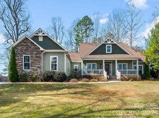 76 Ledgestone Dr, Fairview, NC 28730