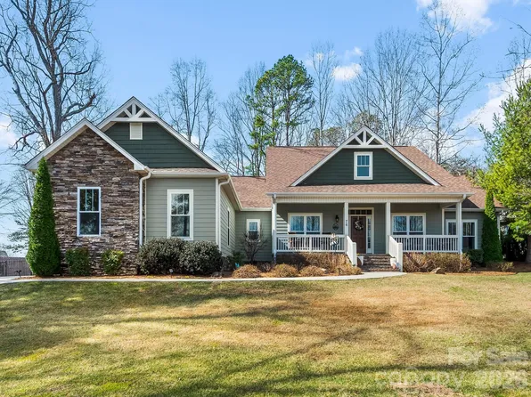 76 Ledgestone Dr, Fairview, NC 28730