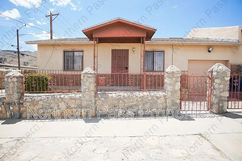 2 bed, 1.0 bath, 1248 sqft, $1,195 — Photo 1