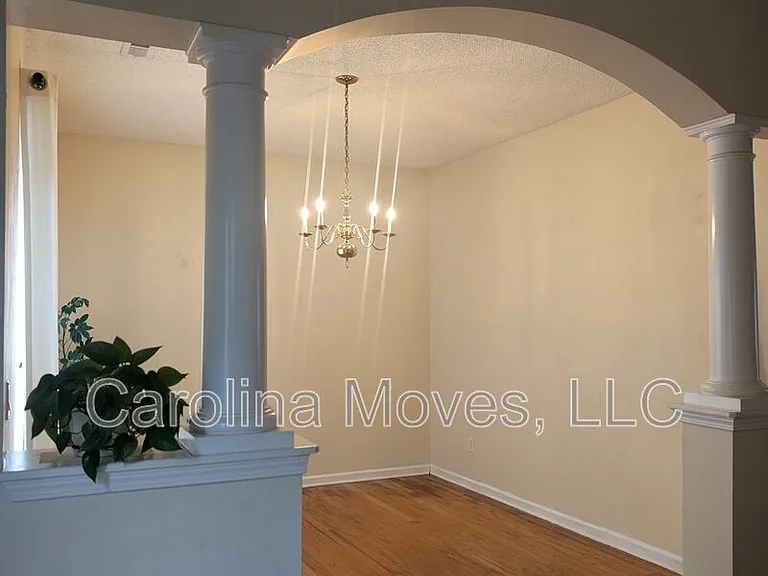 518 Grafton Ct — Photo 4