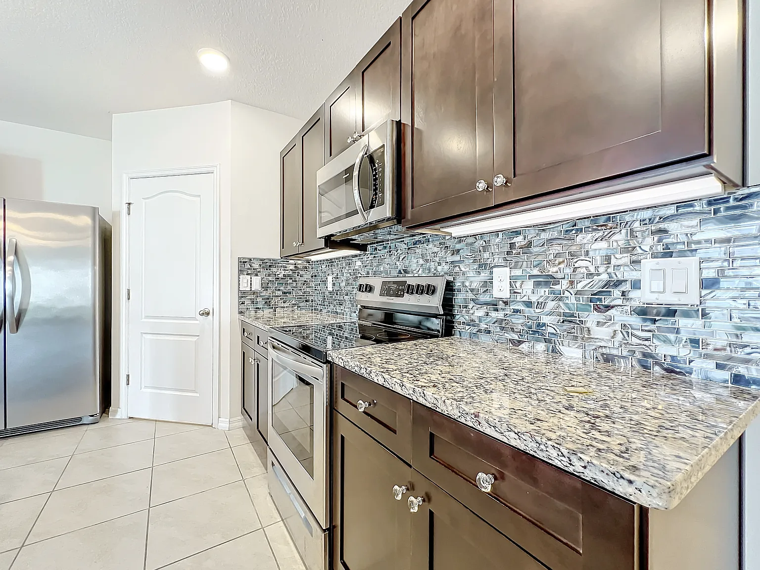 4 bed, 1939 sqft, $2,600 — Photo 4