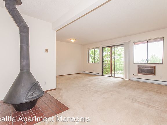 3rd image of 618 75th St SE APT 306