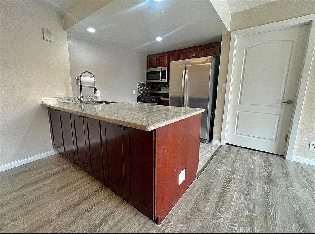 327 Chestnut Ave — Photo 3
