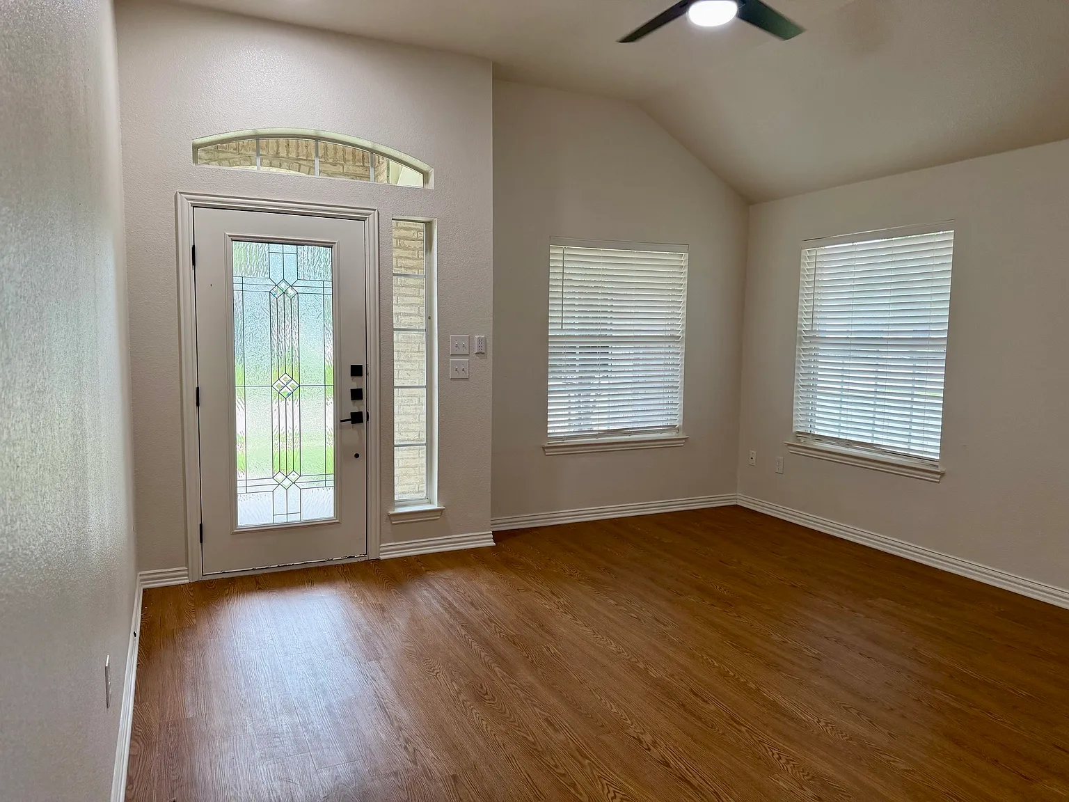 1001 Roberts Bend Ct — Photo 2