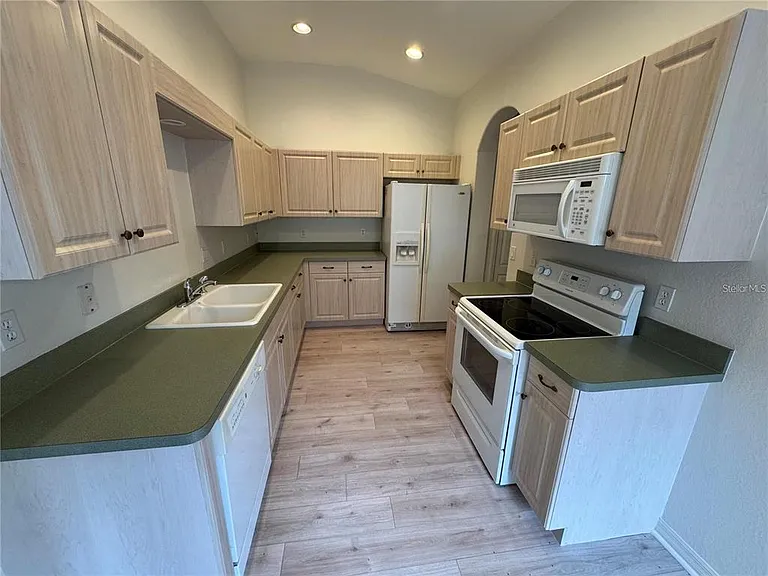 315 Auburn Woods Cir — Photo 5