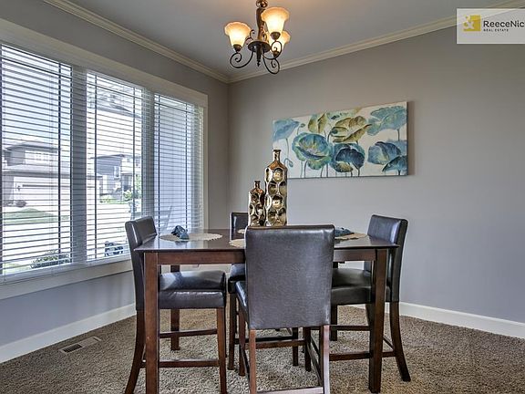 Roomy Dining Area Perfect for the Holidays!