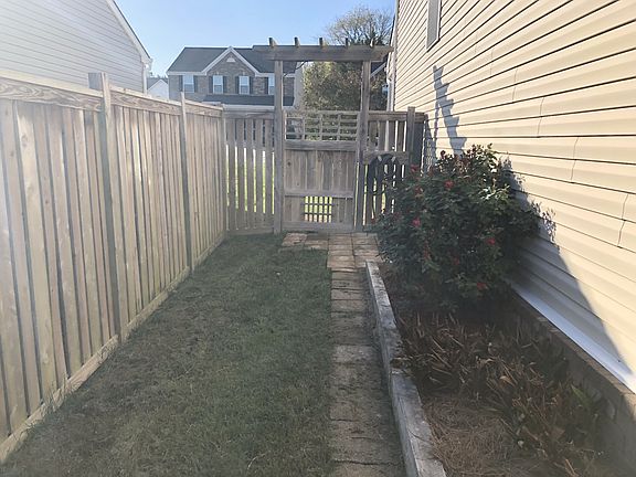 4th image of 2643 Apple Cross Ct