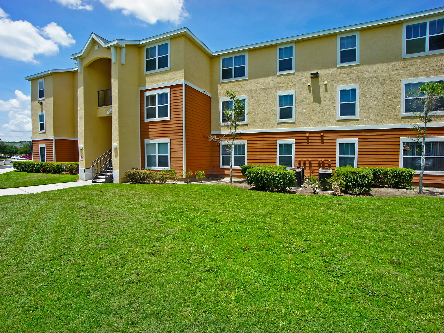 Grande Court Apartments at Boggy Creek — Photo 3
