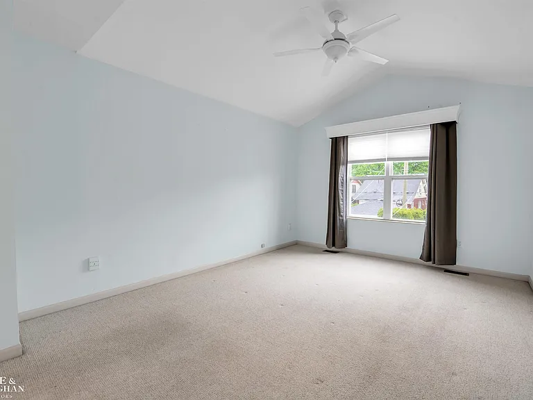 1400 Beaconsfield Ave — Photo 16