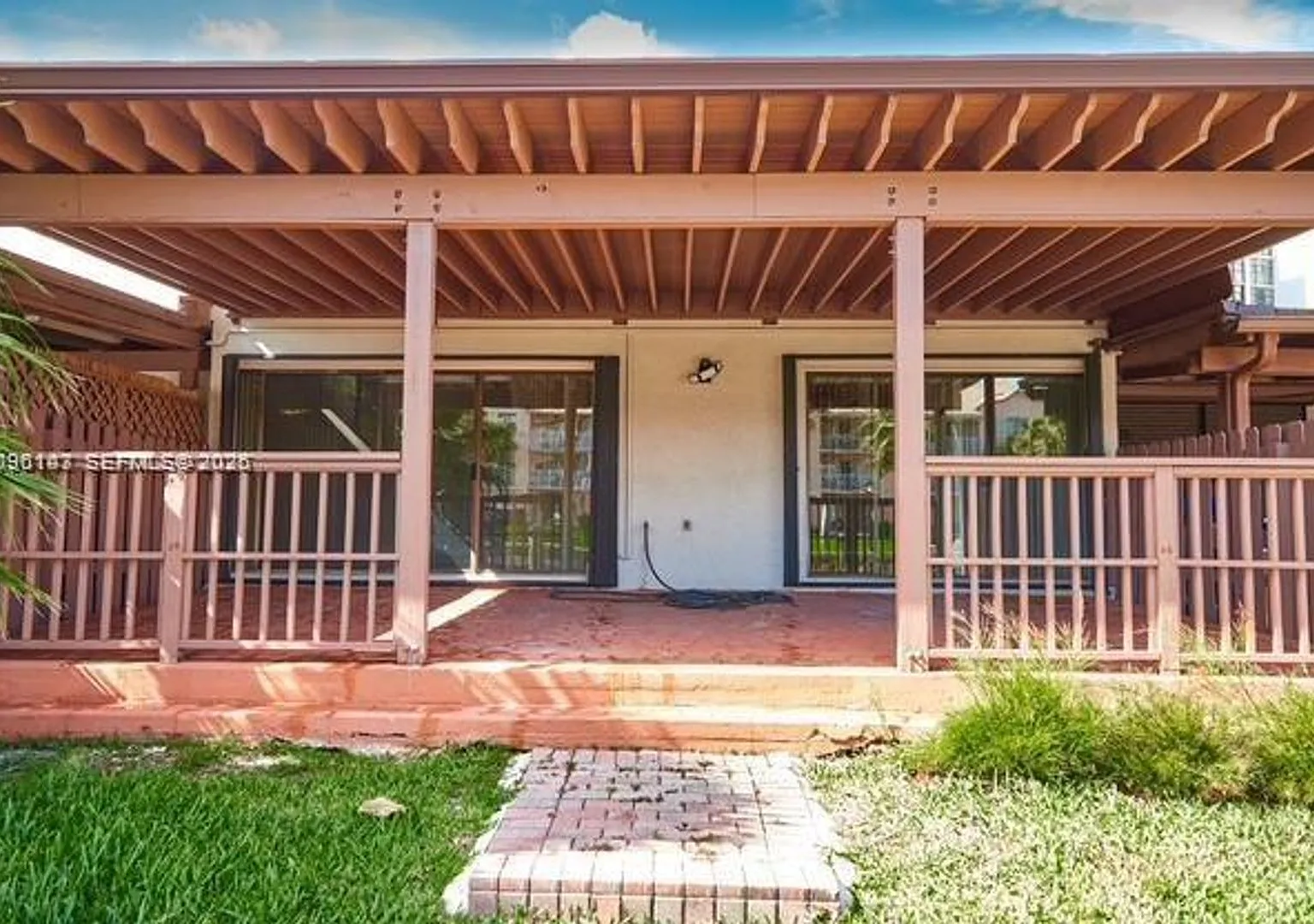 347 Leslie Dr th 347, Hallandale Beach, FL 33009 — Photo 1