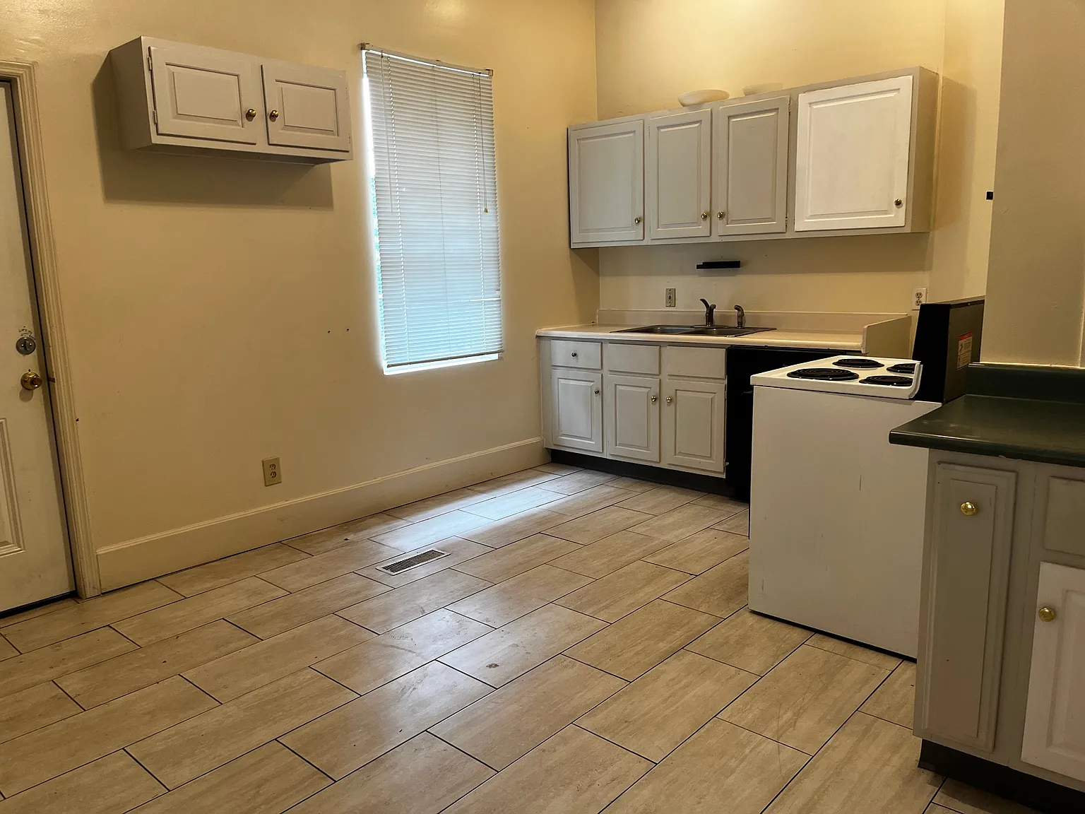 241 E University Avenue — Photo 3