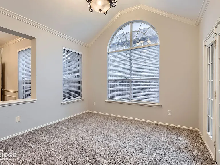 1105 Shores Blvd — Photo 12
