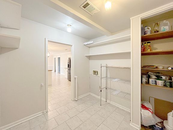 5th image of 460 Venzule Dr