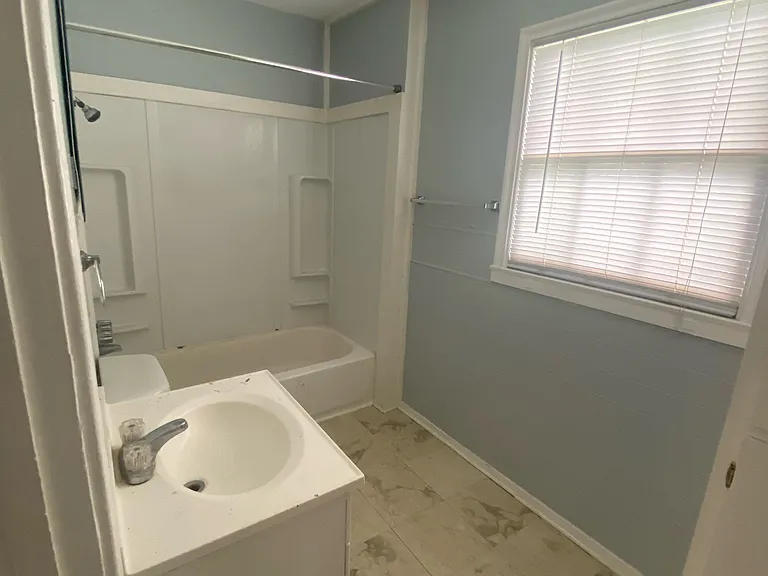 653 Robinson St #4 — Photo 13