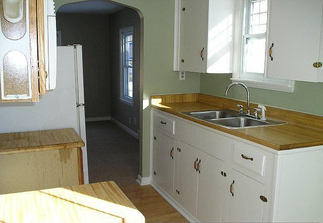 Galley Kitchen easy to cook in