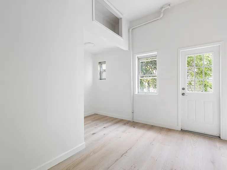 196 Nassau Ave #1R — Photo 5