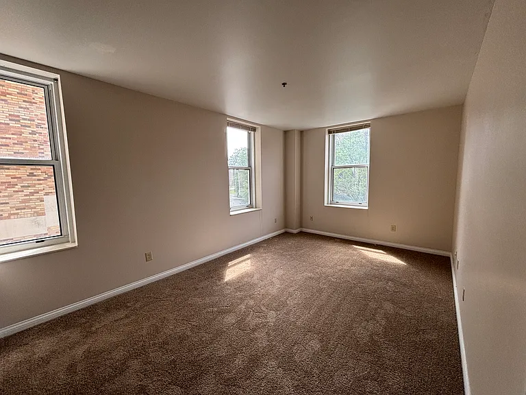 1 BD living room
