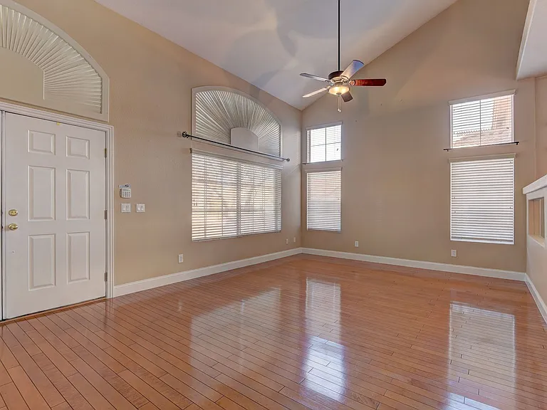 3920 Larkcrest St — Photo 5